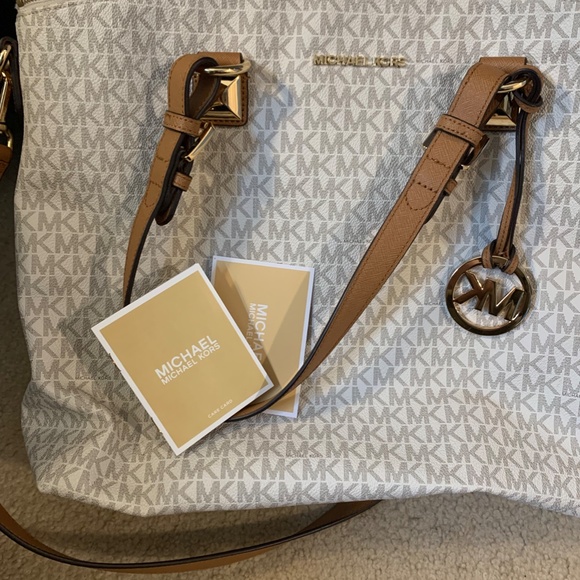 Micheal Kors Work/Laptop Tote - Picture 8 of 8